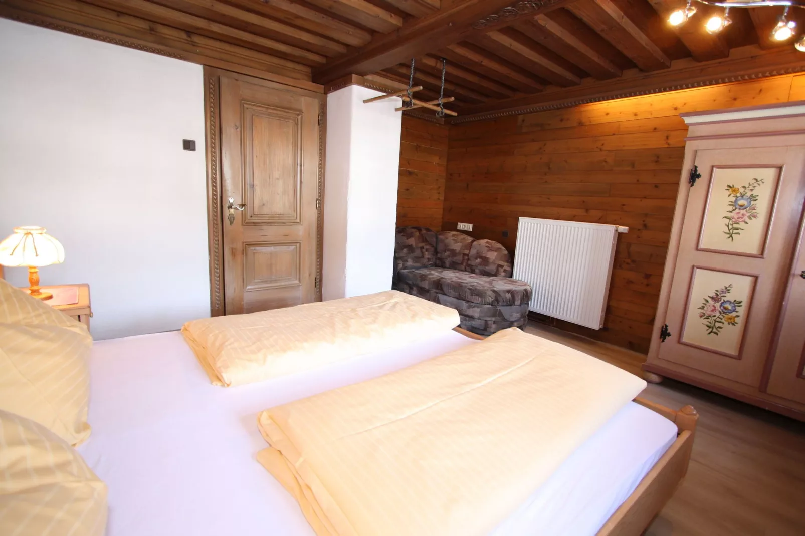 Isabella-Bedroom