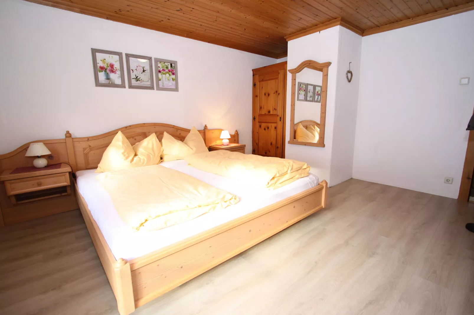 Isabella-Bedroom