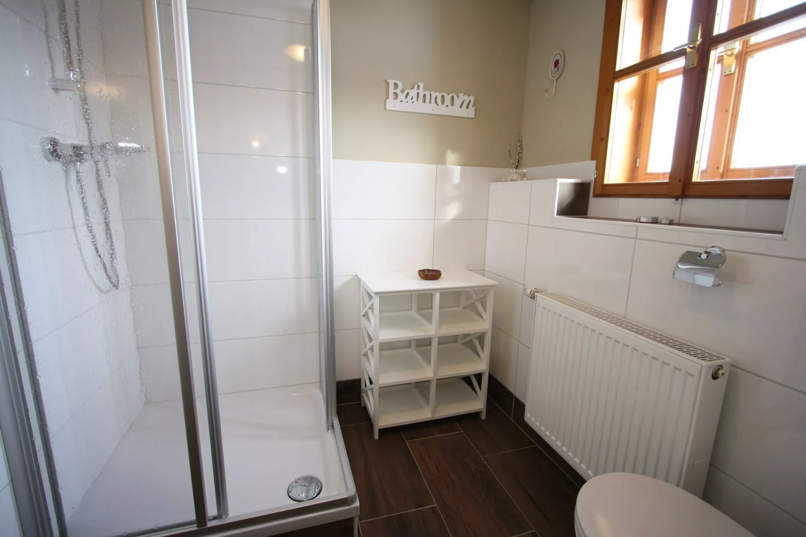 Isabella-Bathroom