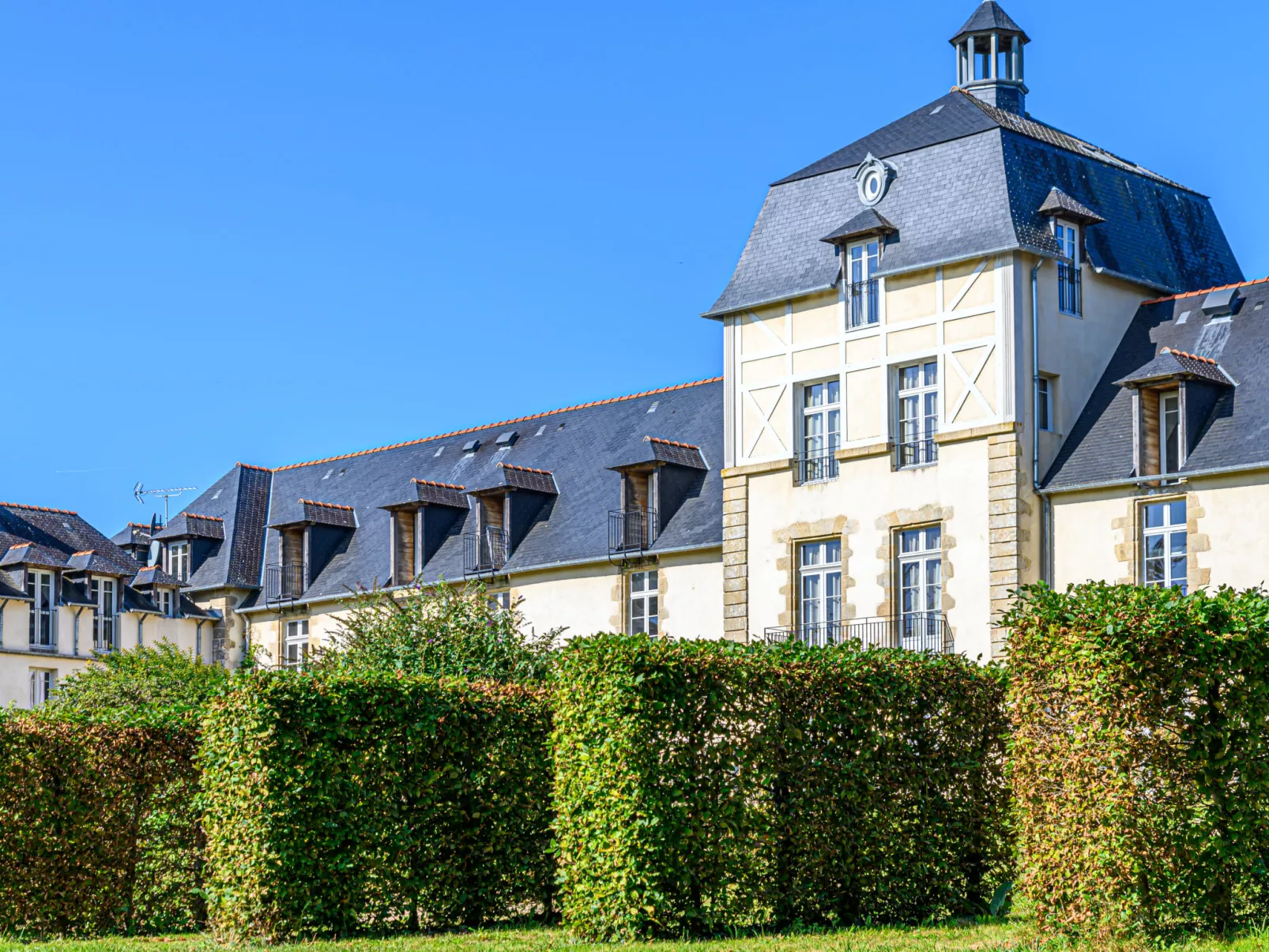 Château De Kergonano-Outside