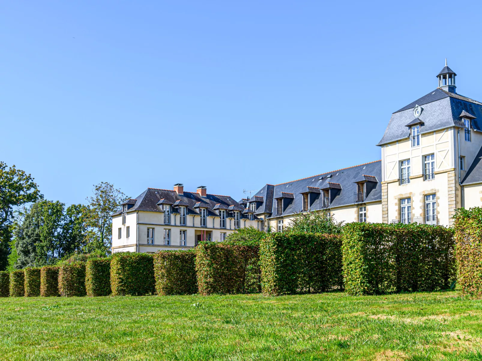 Château De Kergonano, dans l'Orangerie-Dehors