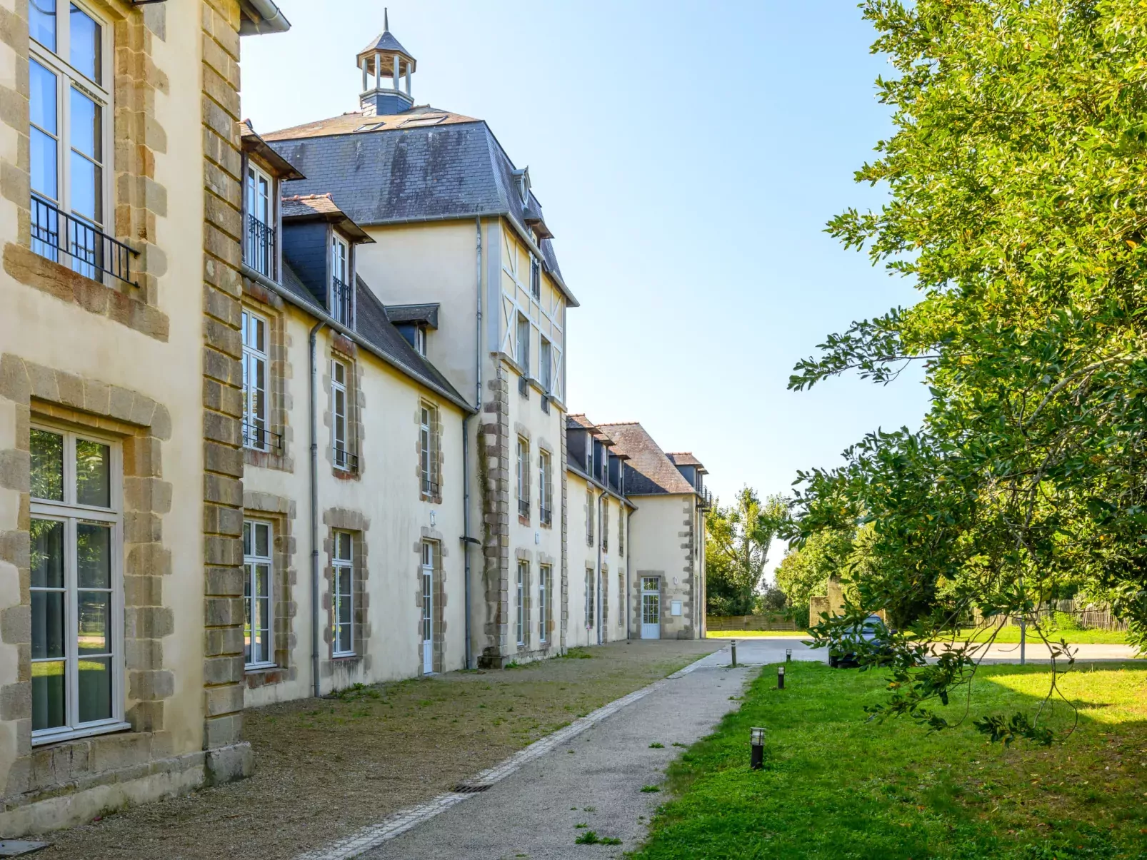 Château De Kergonano, dans l'Orangerie-Dehors