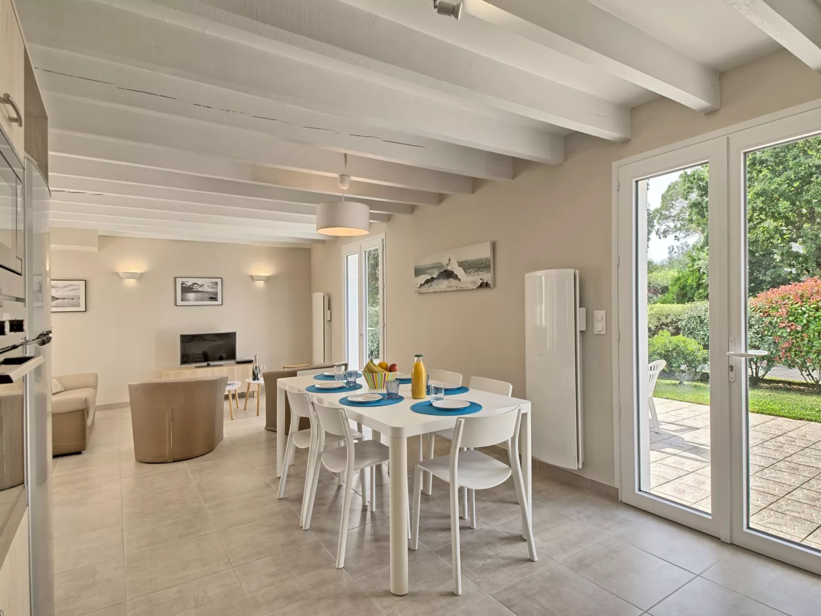 Les Agapanthes-Inside