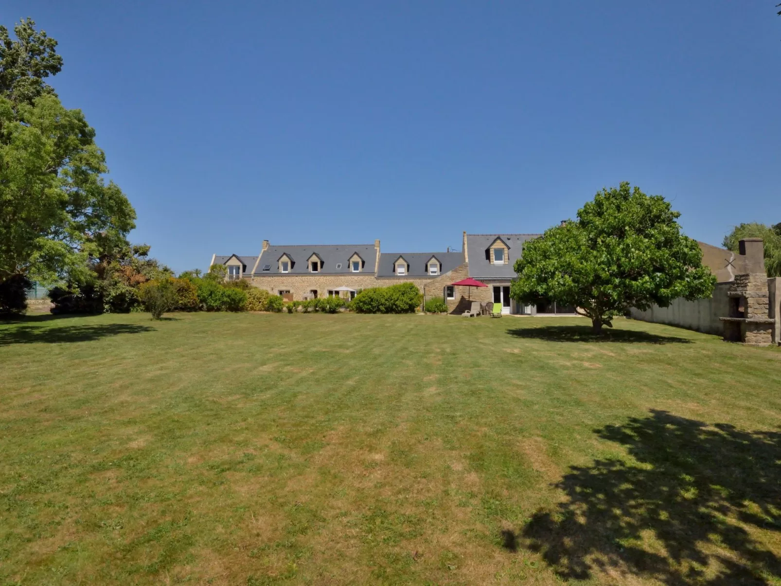 Groix-Outside