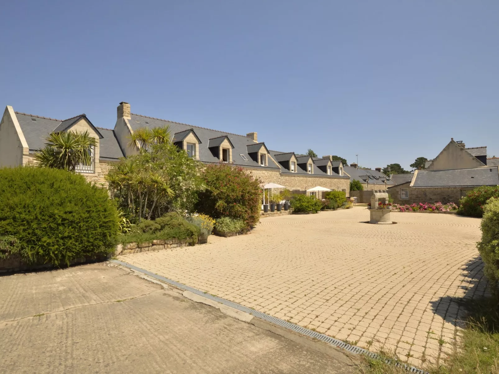 Groix-Outside