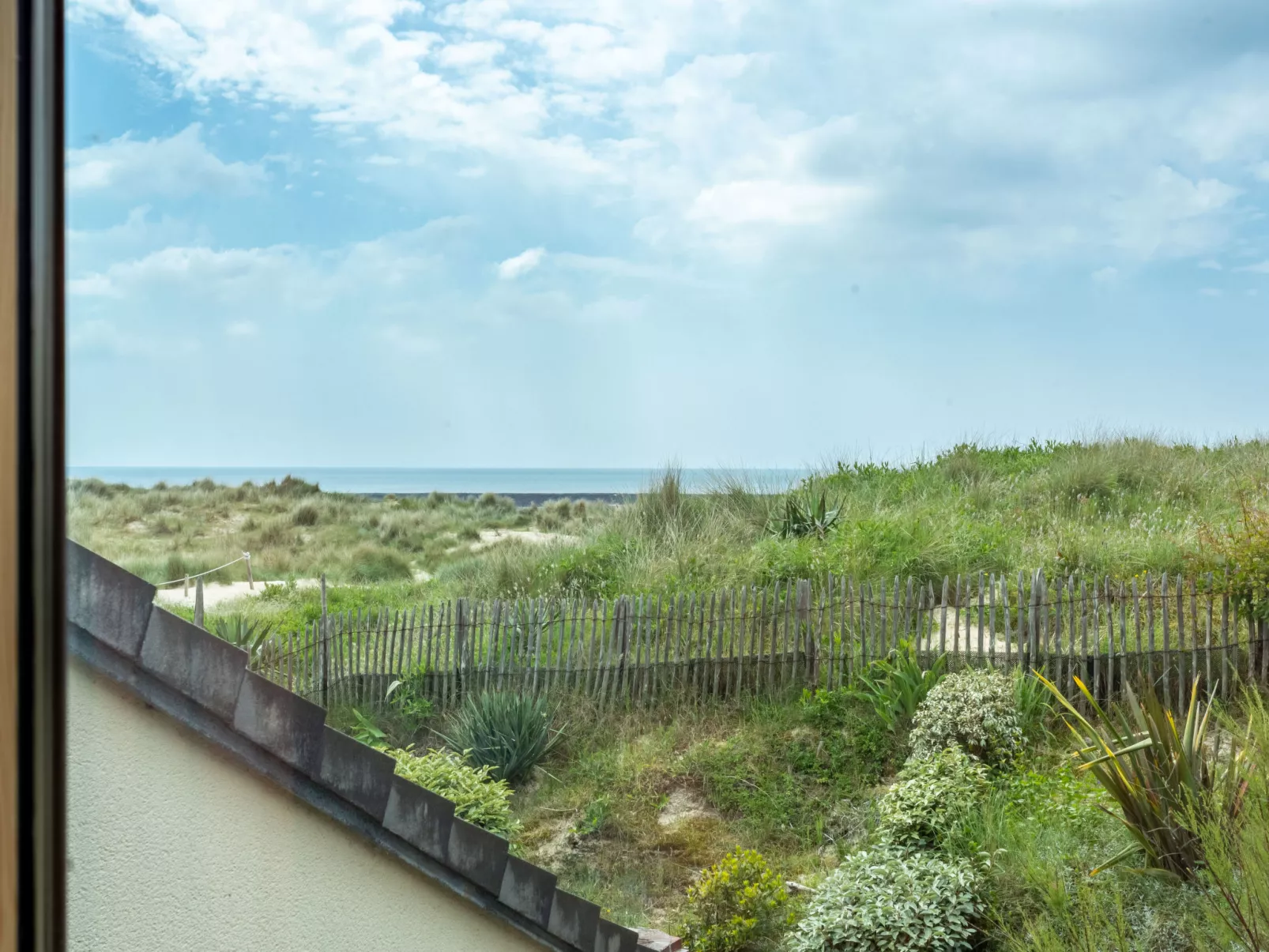 La Plage-Outside