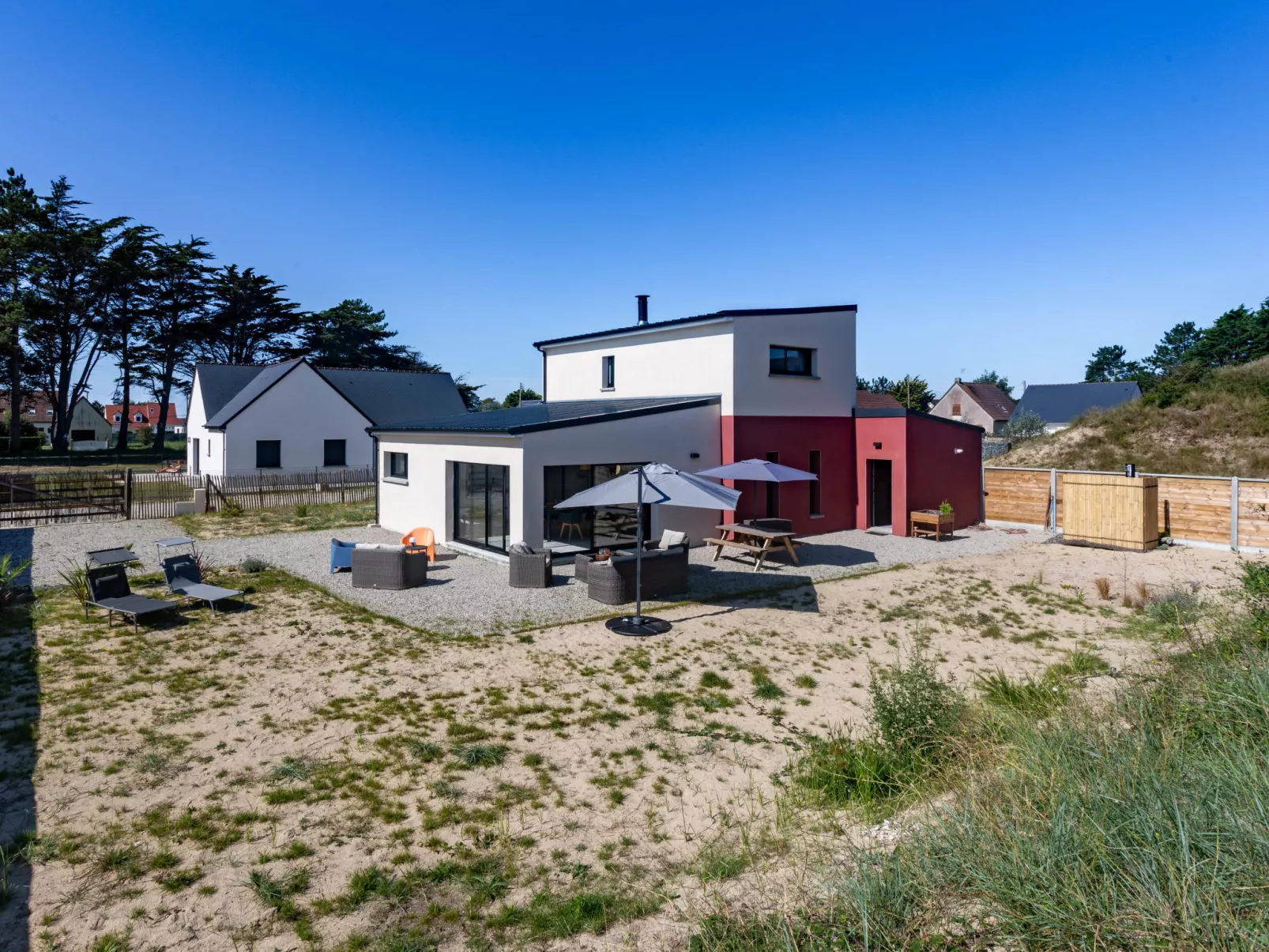La Dune-Outside