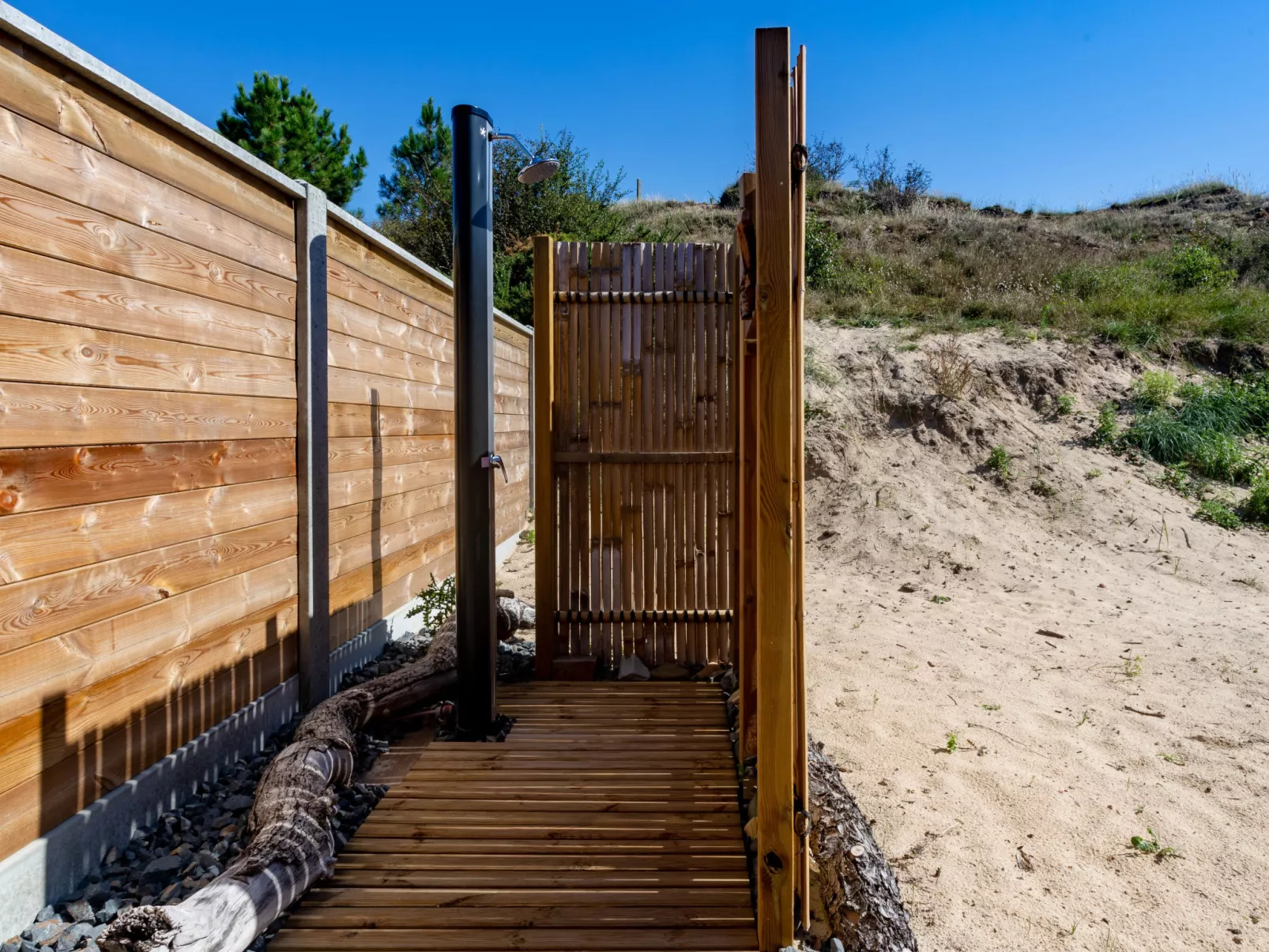 La Dune-Outside