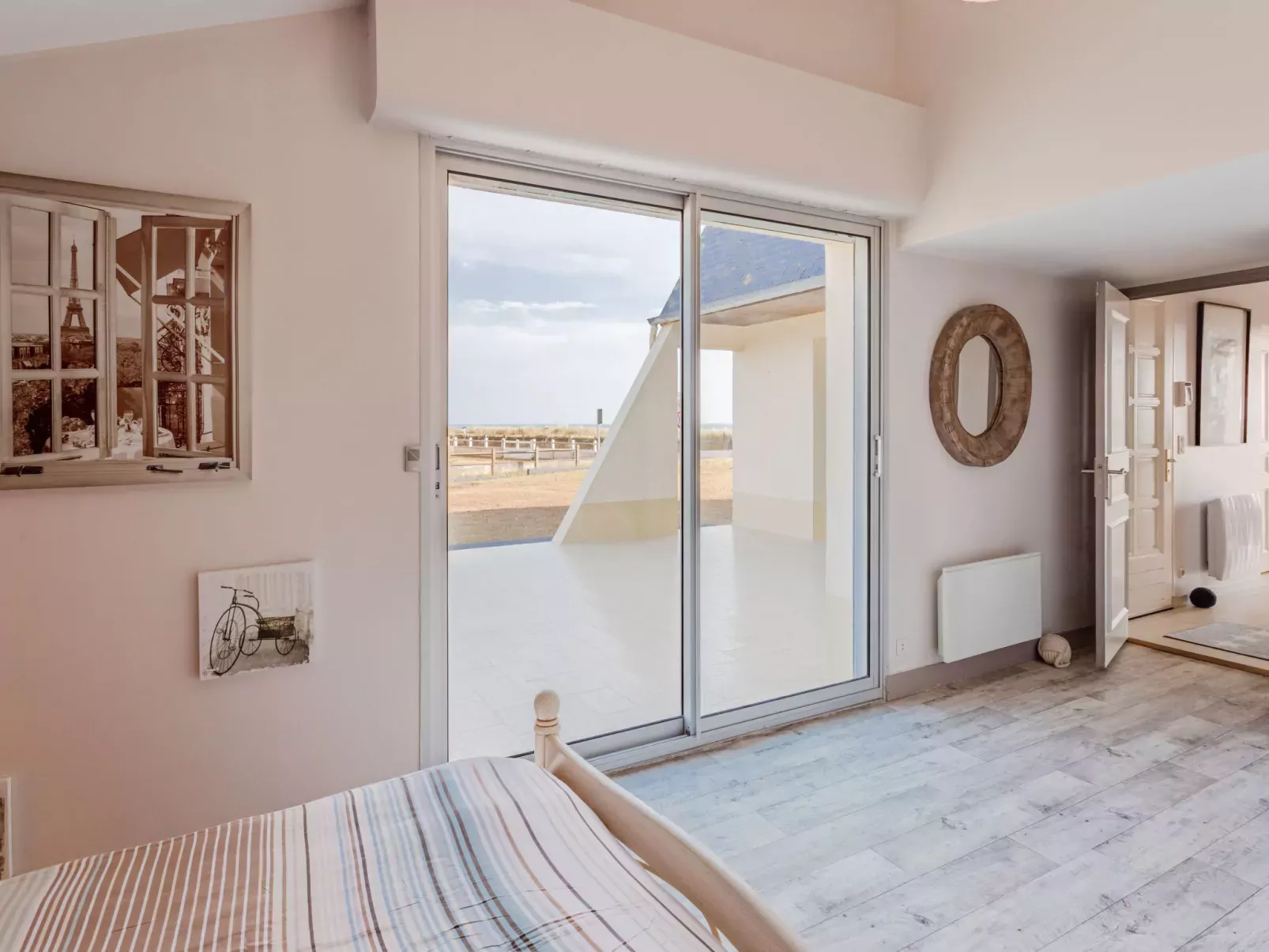 Le Saint Germ-Inside