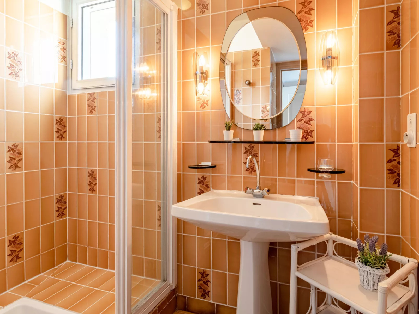 Le Saint Germ-Inside