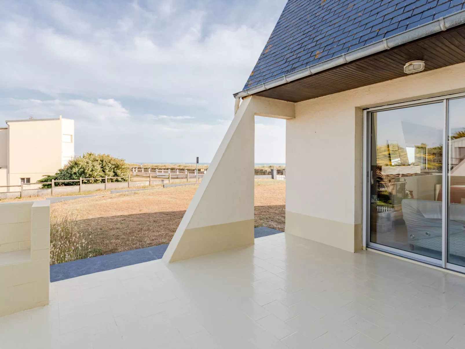 Le Saint Germ-Outside
