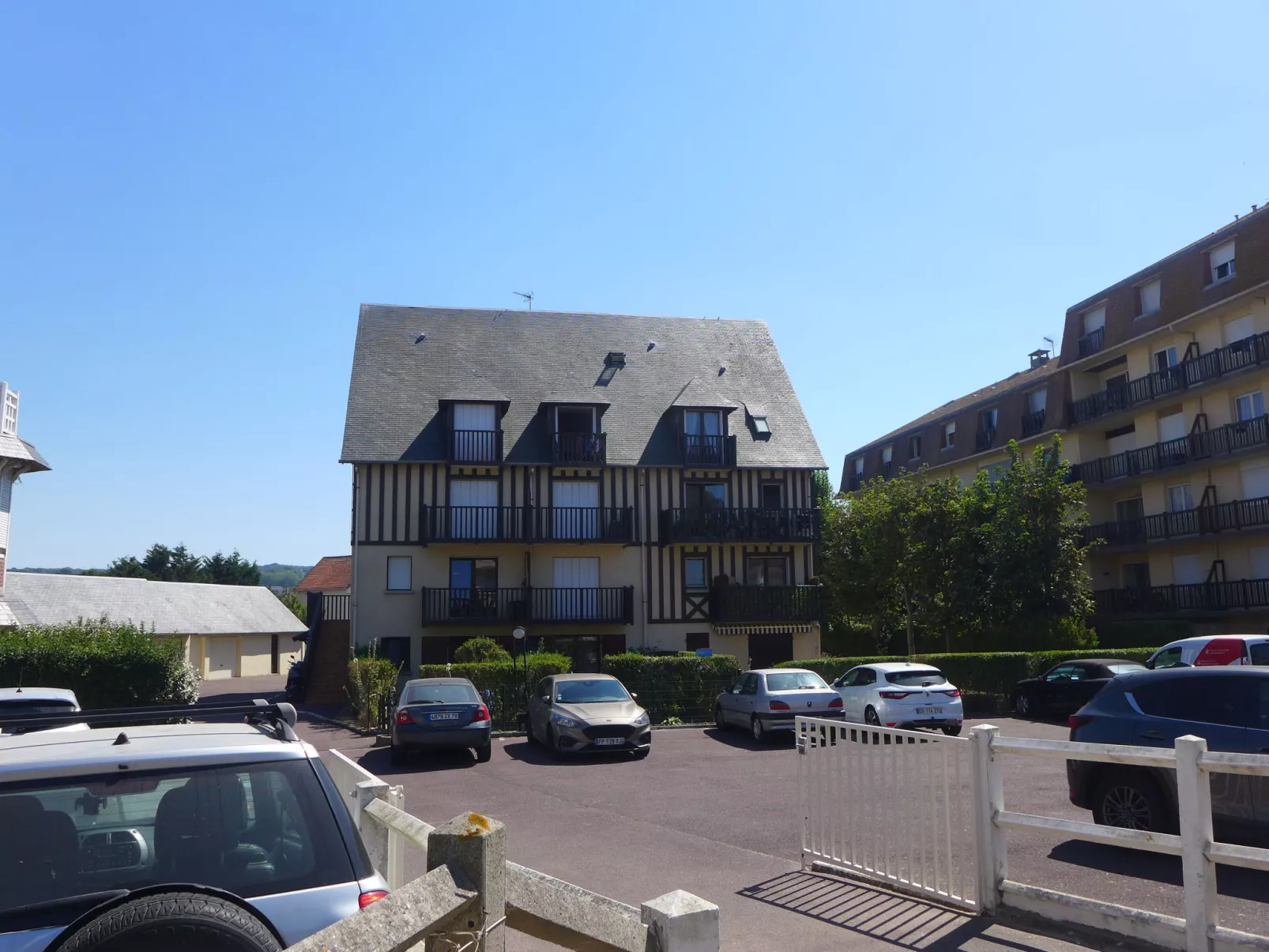 Le Vert Clos-Outside