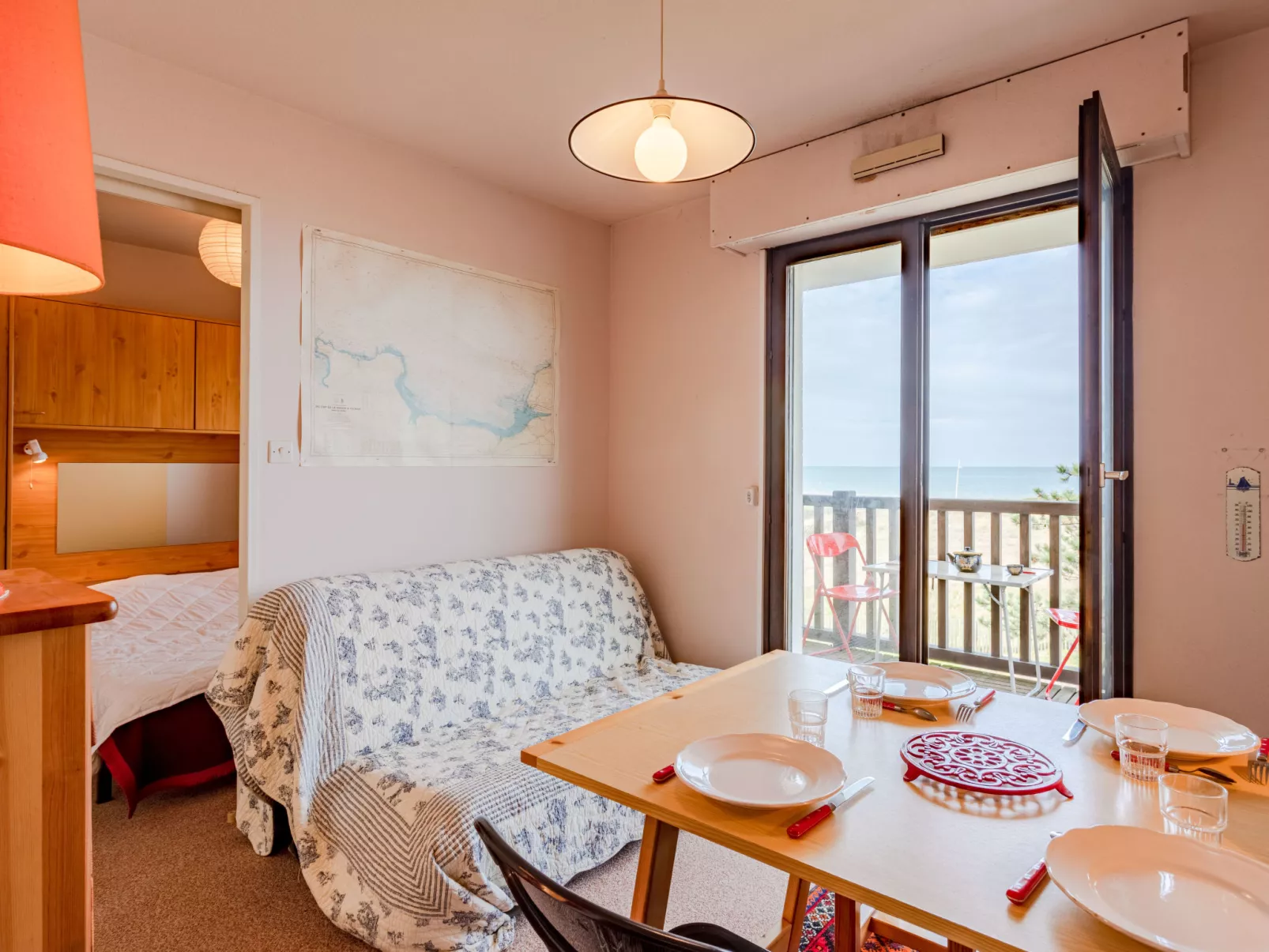 Cabourg Plage-Inside