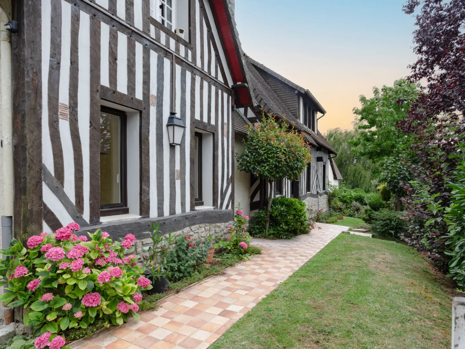 La Normande-Outside