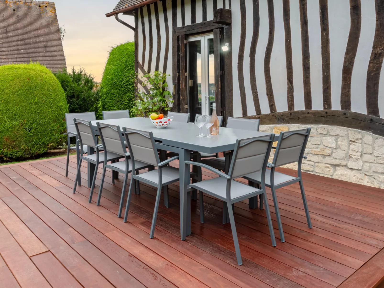 La Normande-Outside