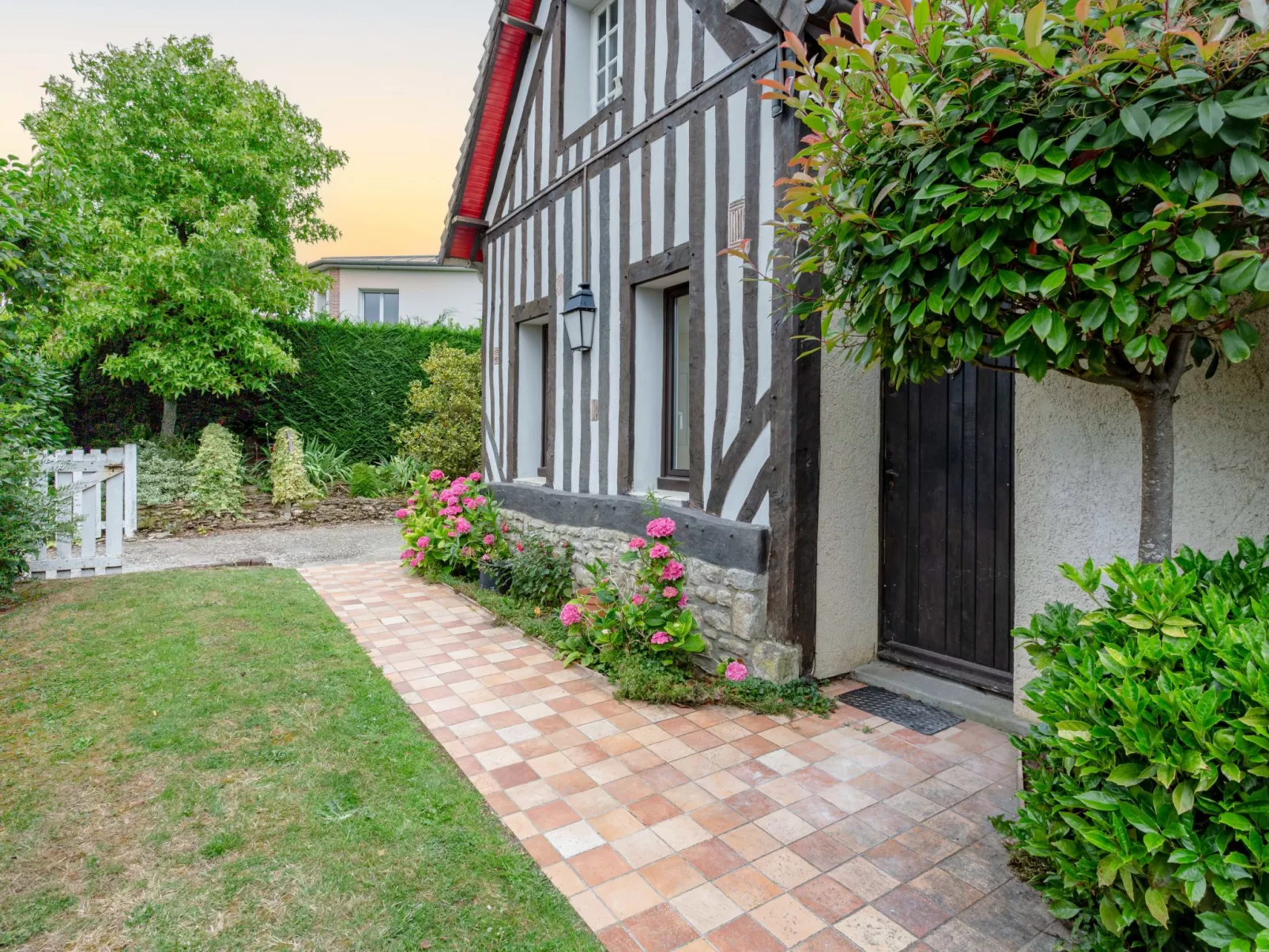 La Normande-Outside