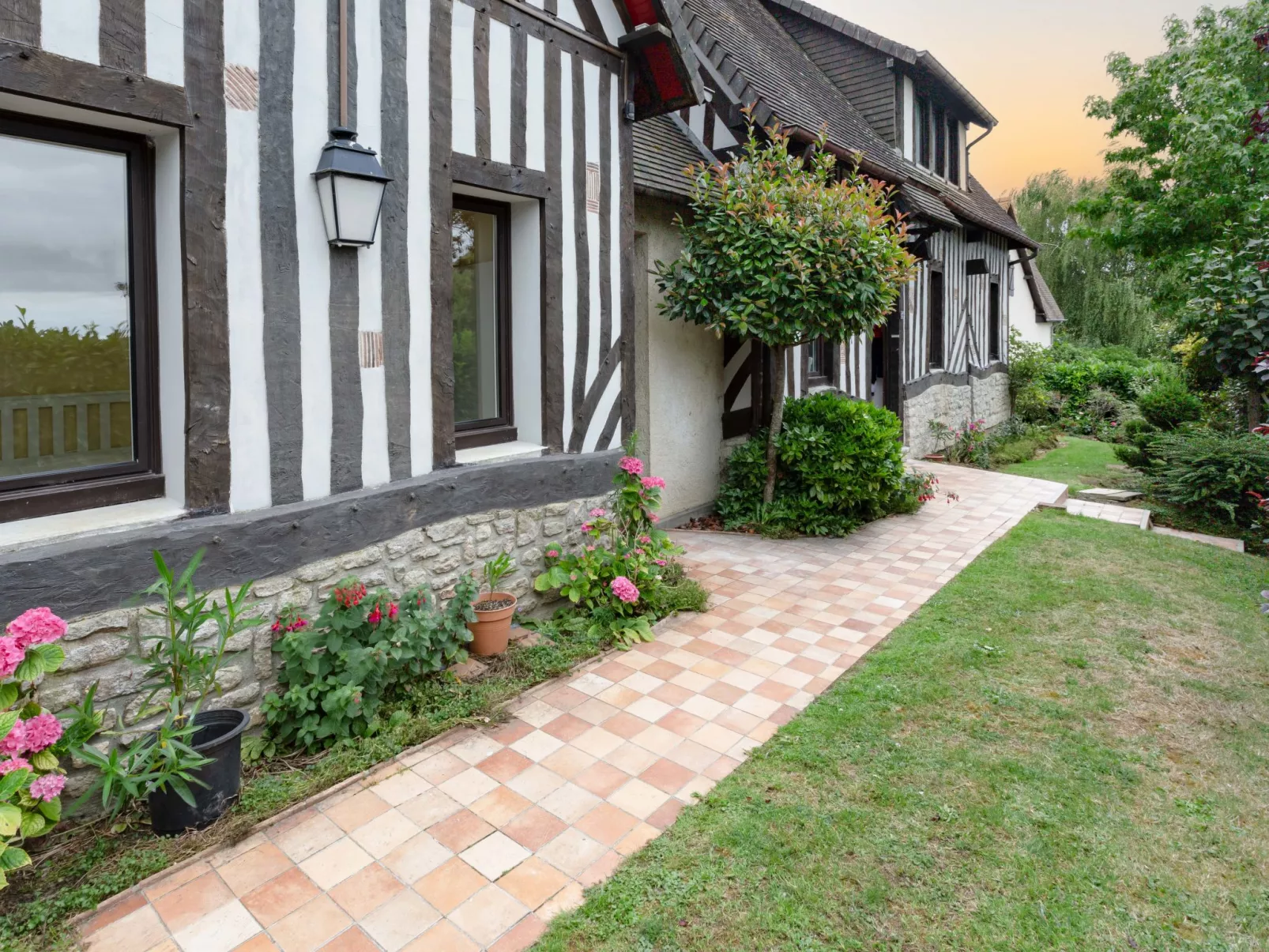 La Normande-Outside