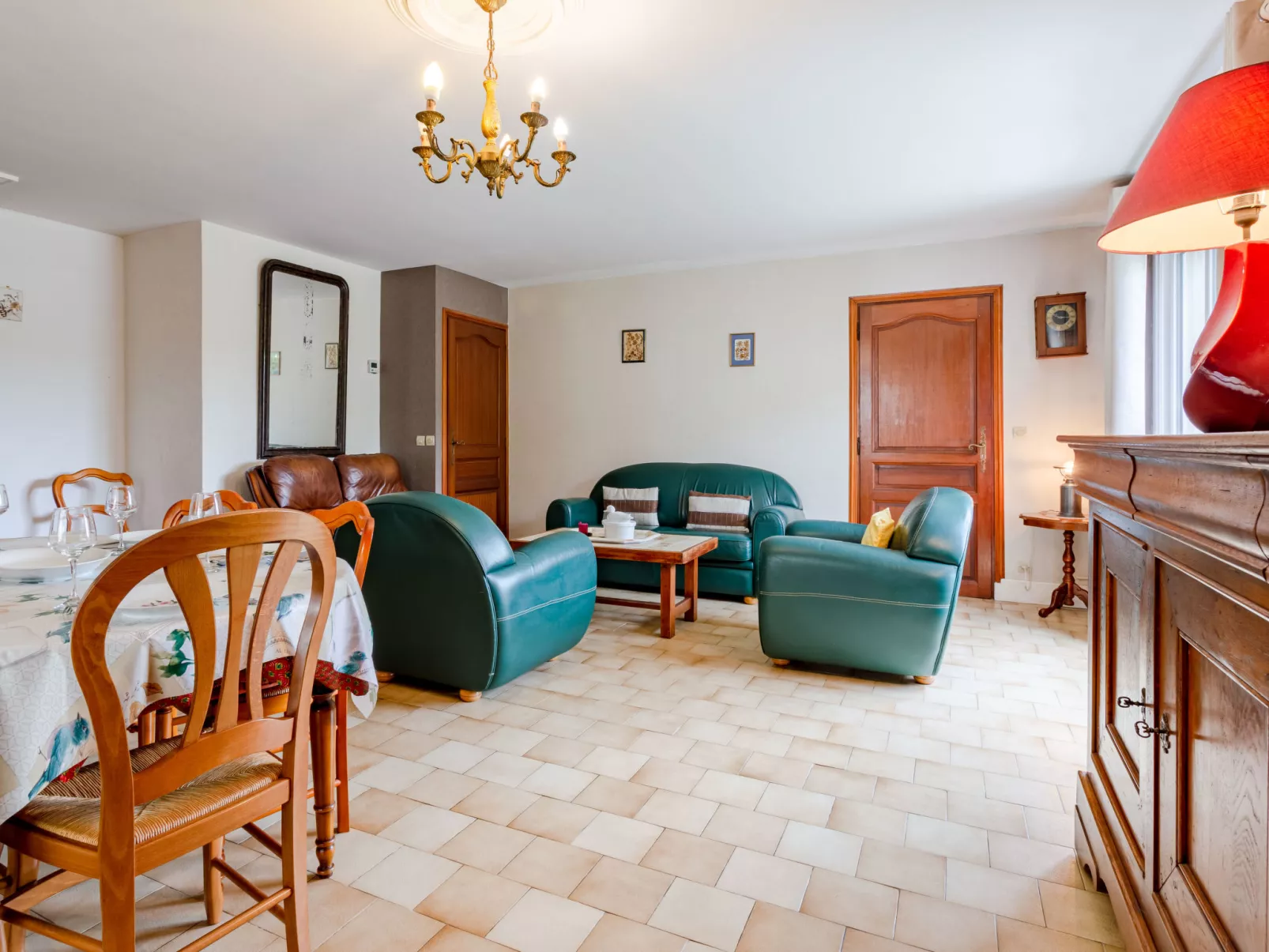 Le Saint Vigor-Inside