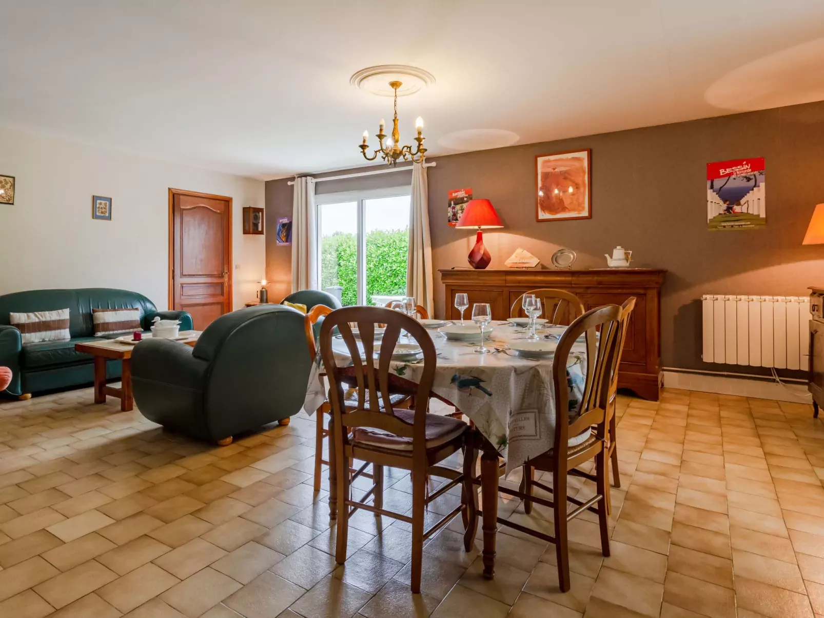 Le Saint Vigor-Inside