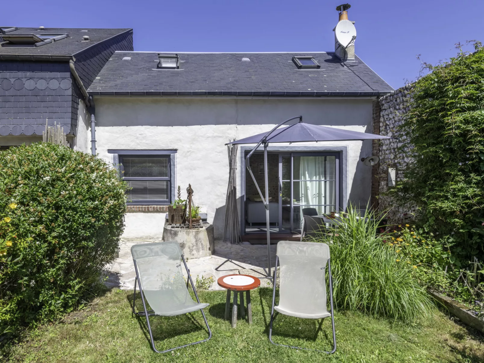 Entre mer et jardin-Outside