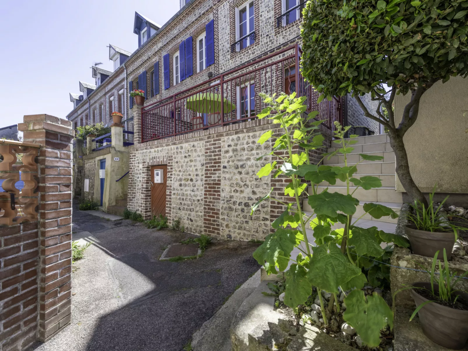 La Rose des Vents-Outside