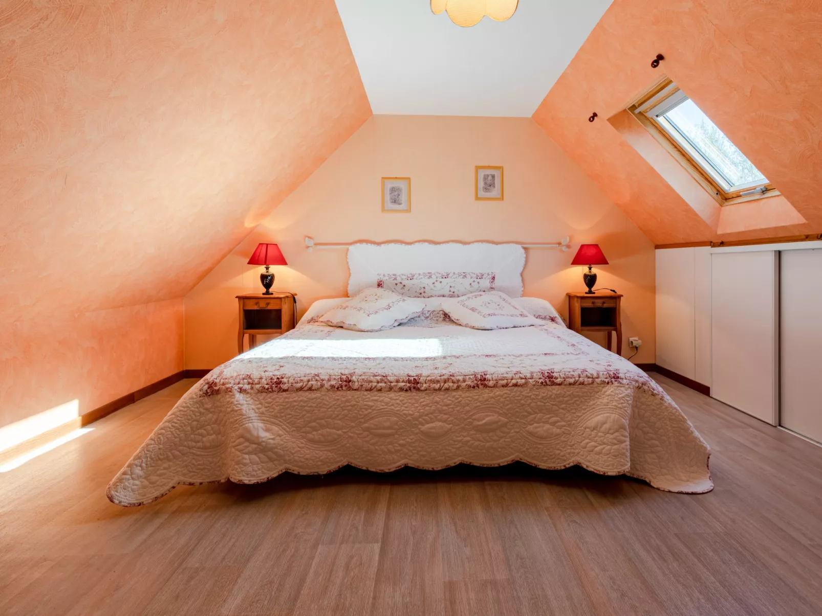 Chez Laurette-Inside