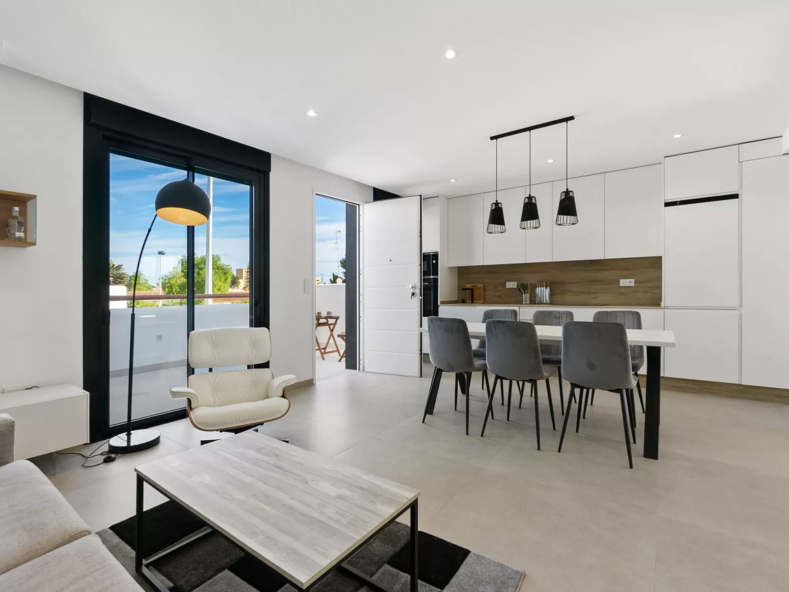 Tropical Beach Penthouse-Dedans