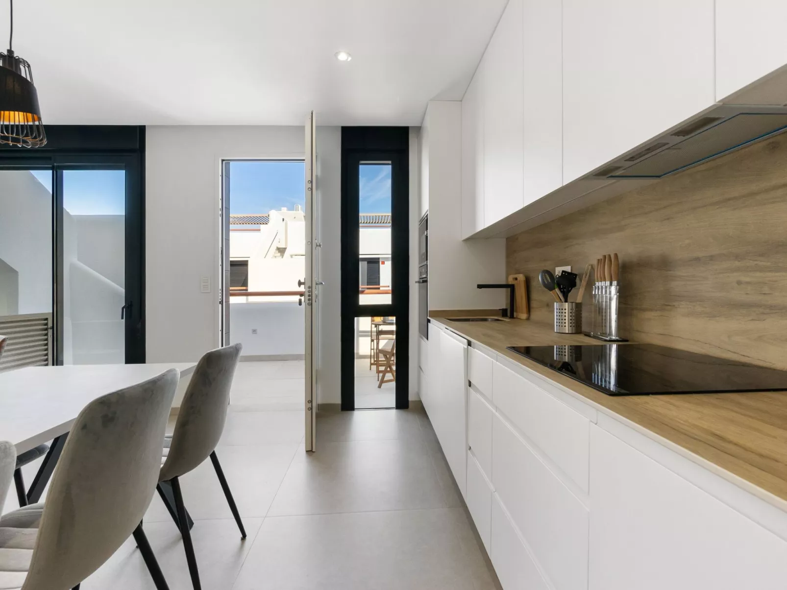 Tropical Beach Penthouse-Dedans