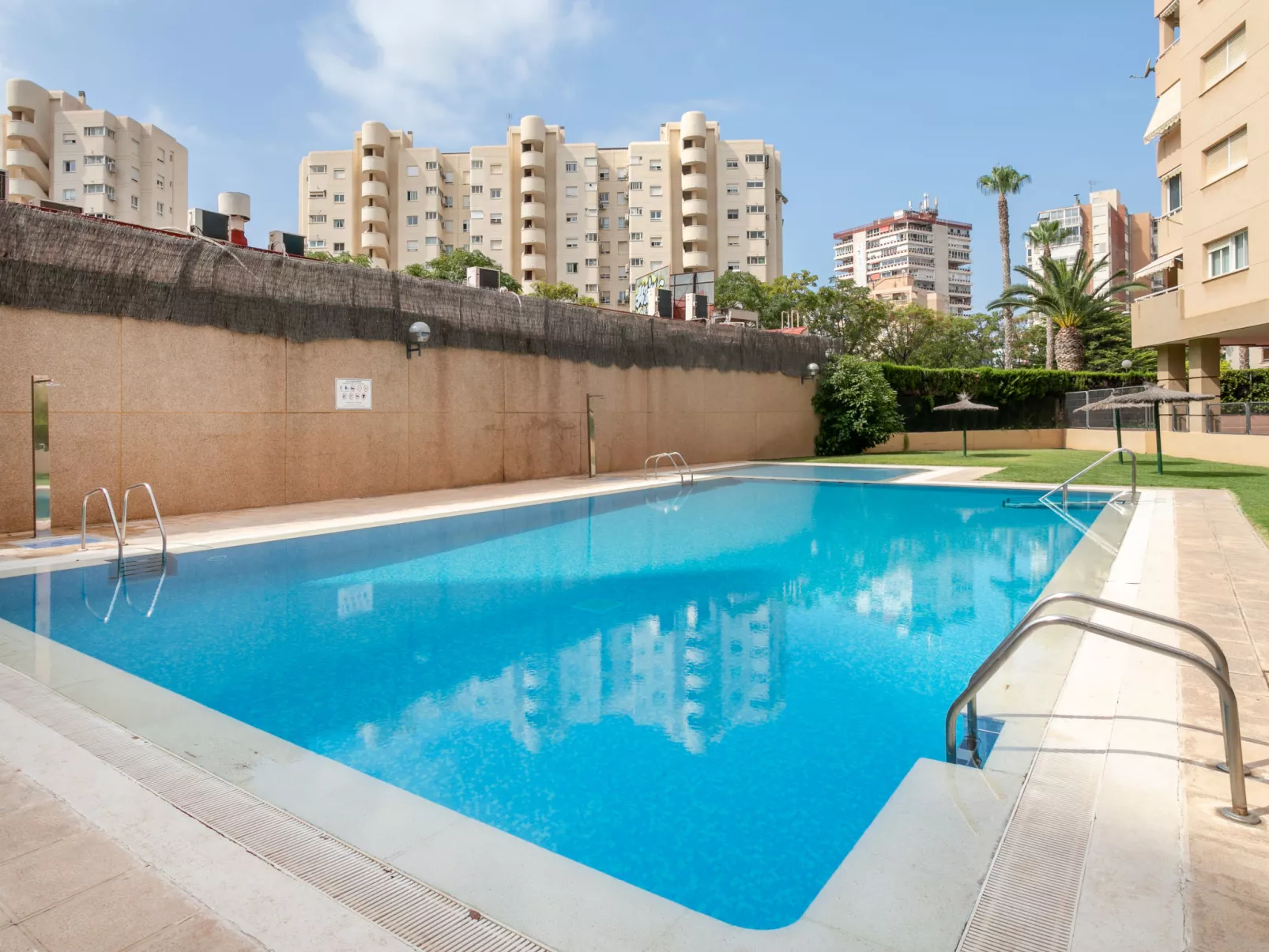 EssensacionesHome / Los Almendros-Outside