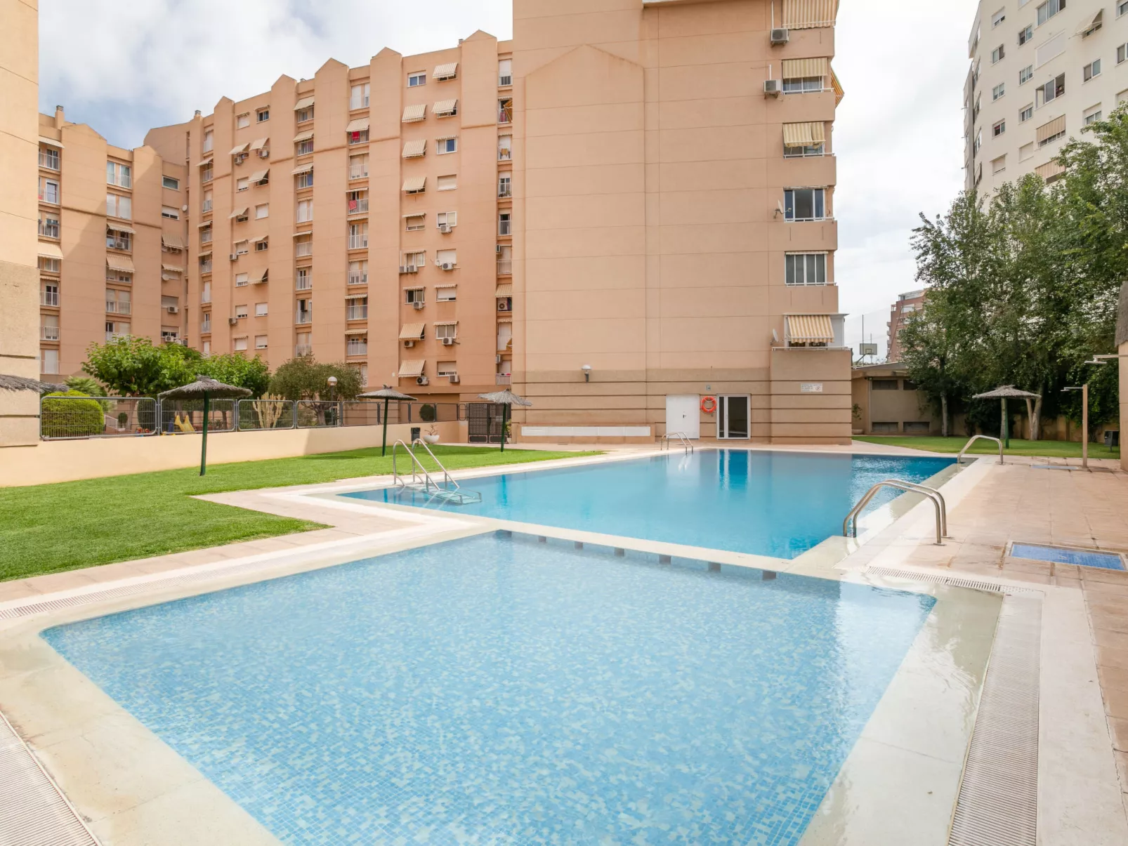 EssensacionesHome / Los Almendros-Outside