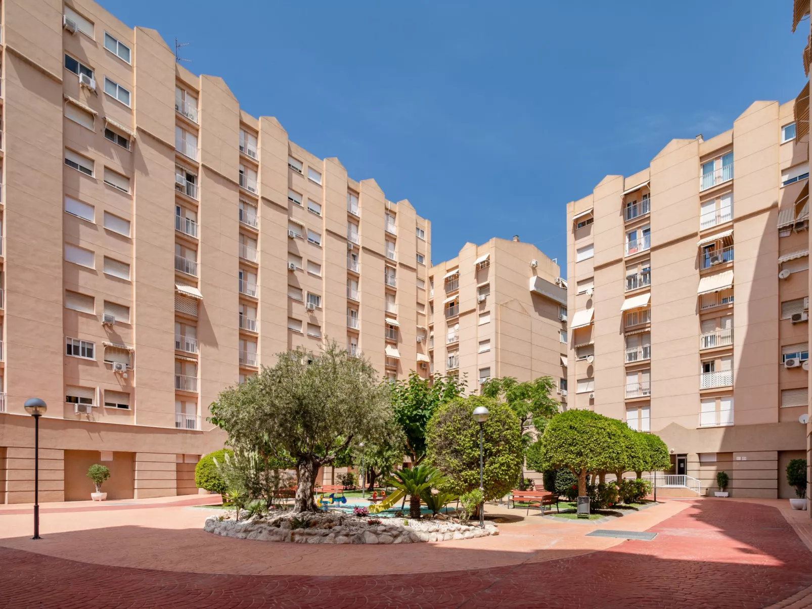 EssensacionesHome / Los Almendros-Outside