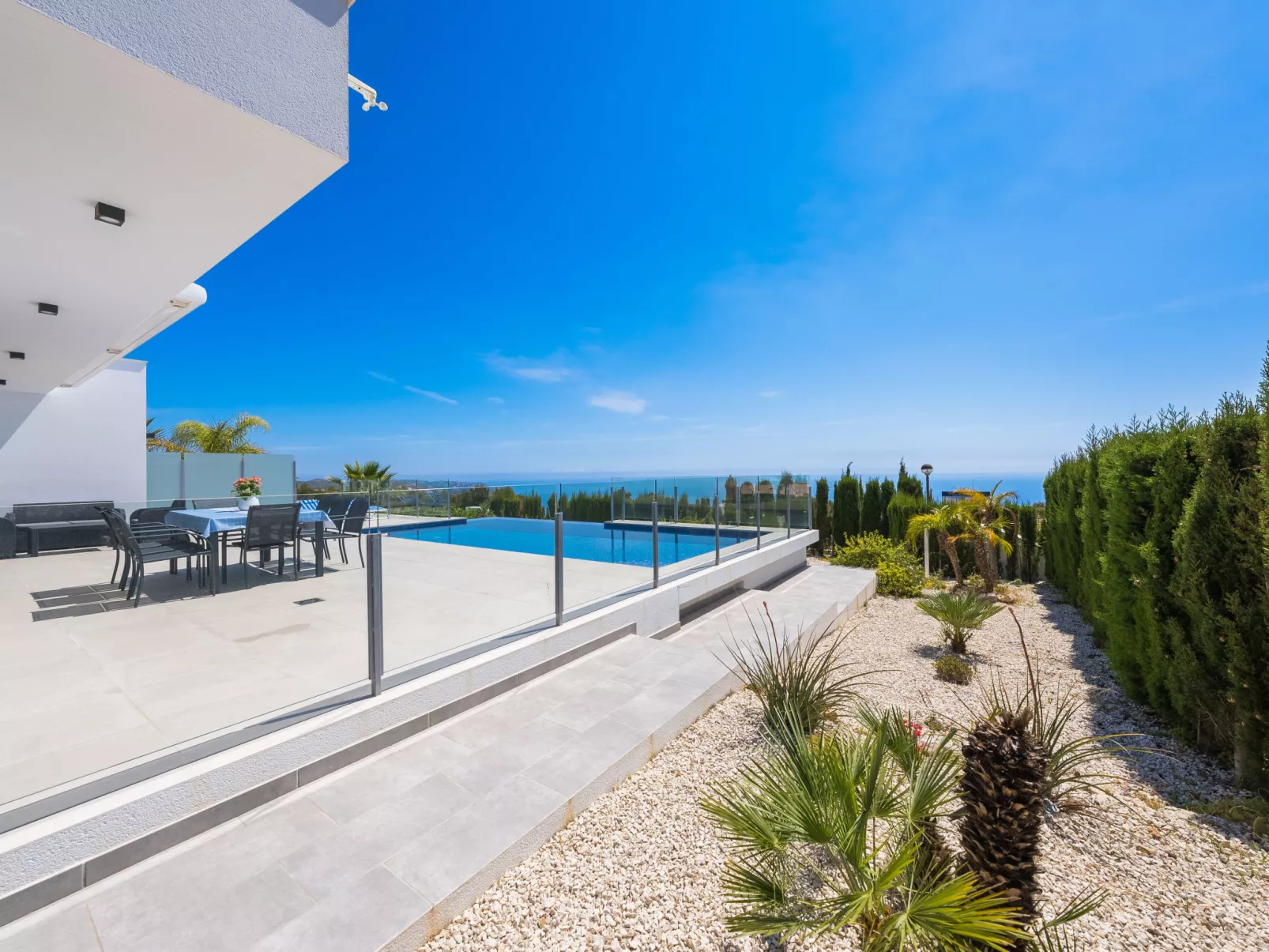 Lirios View-Outside