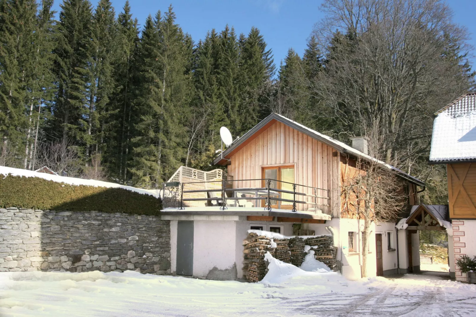 Chalet Mariapfarr-Außenbereich Winter