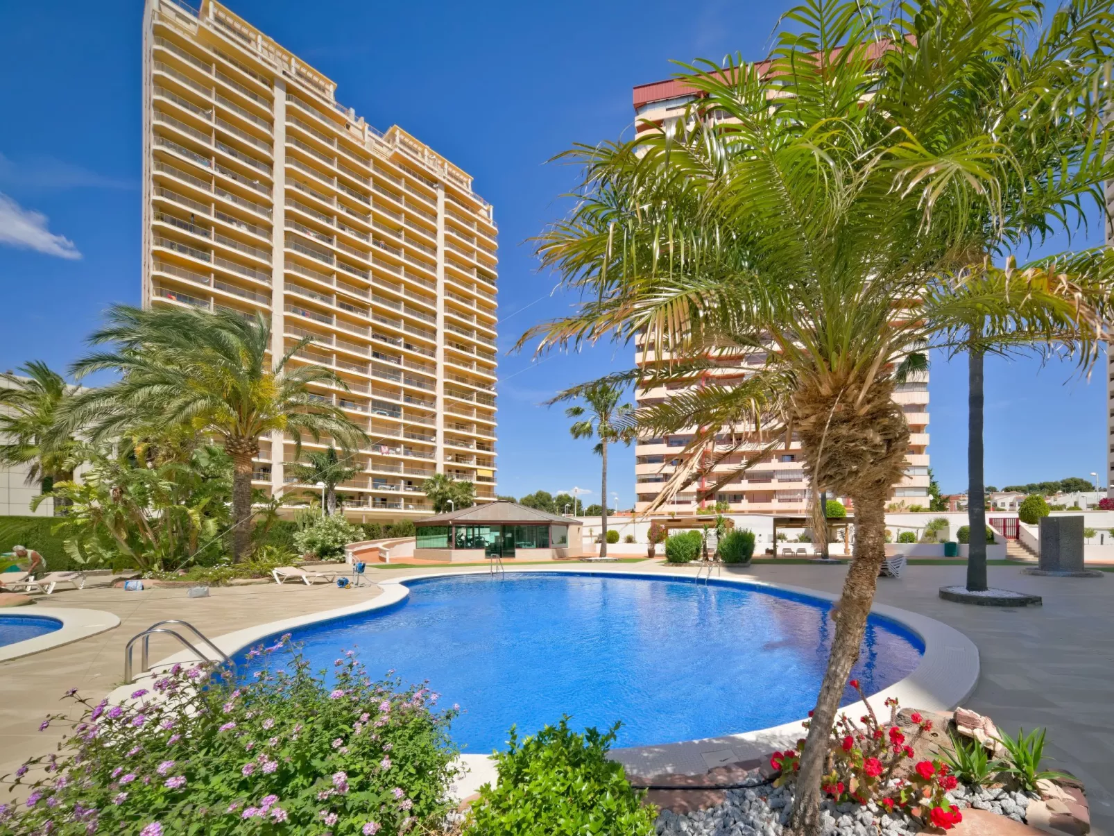 Coral Beach 02-Outside