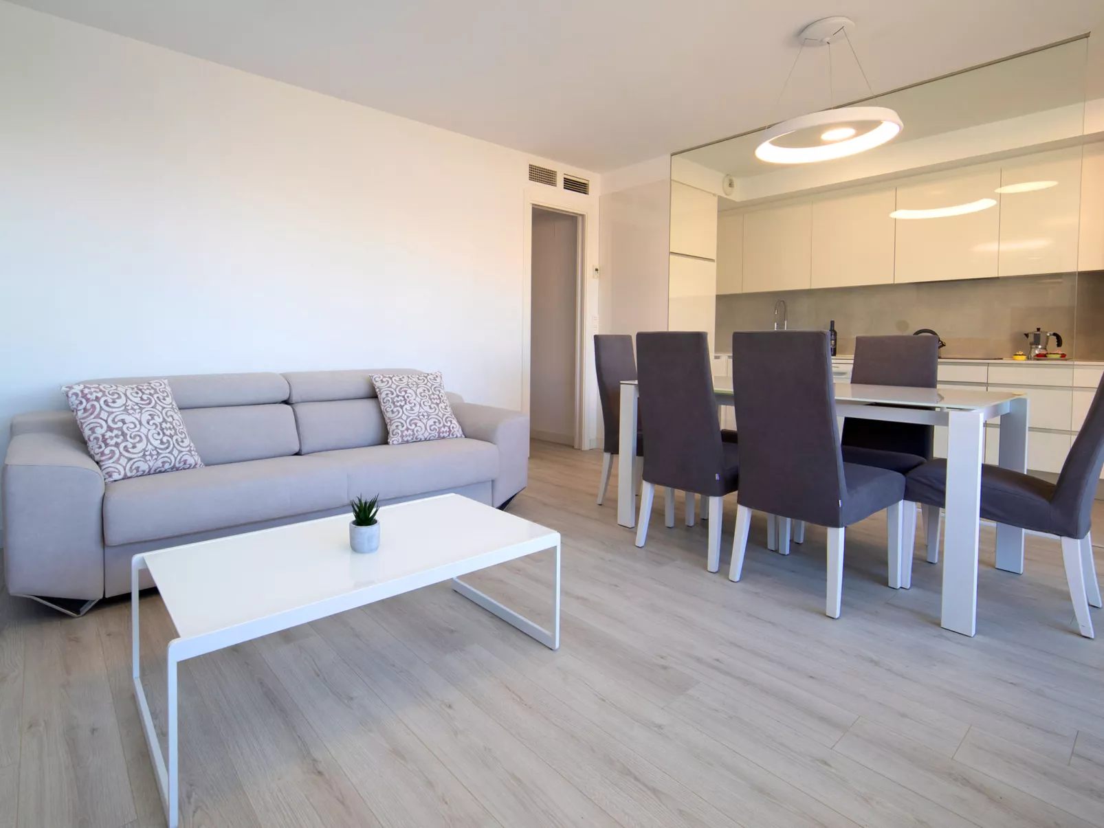 Isea Calpe 06-Inside