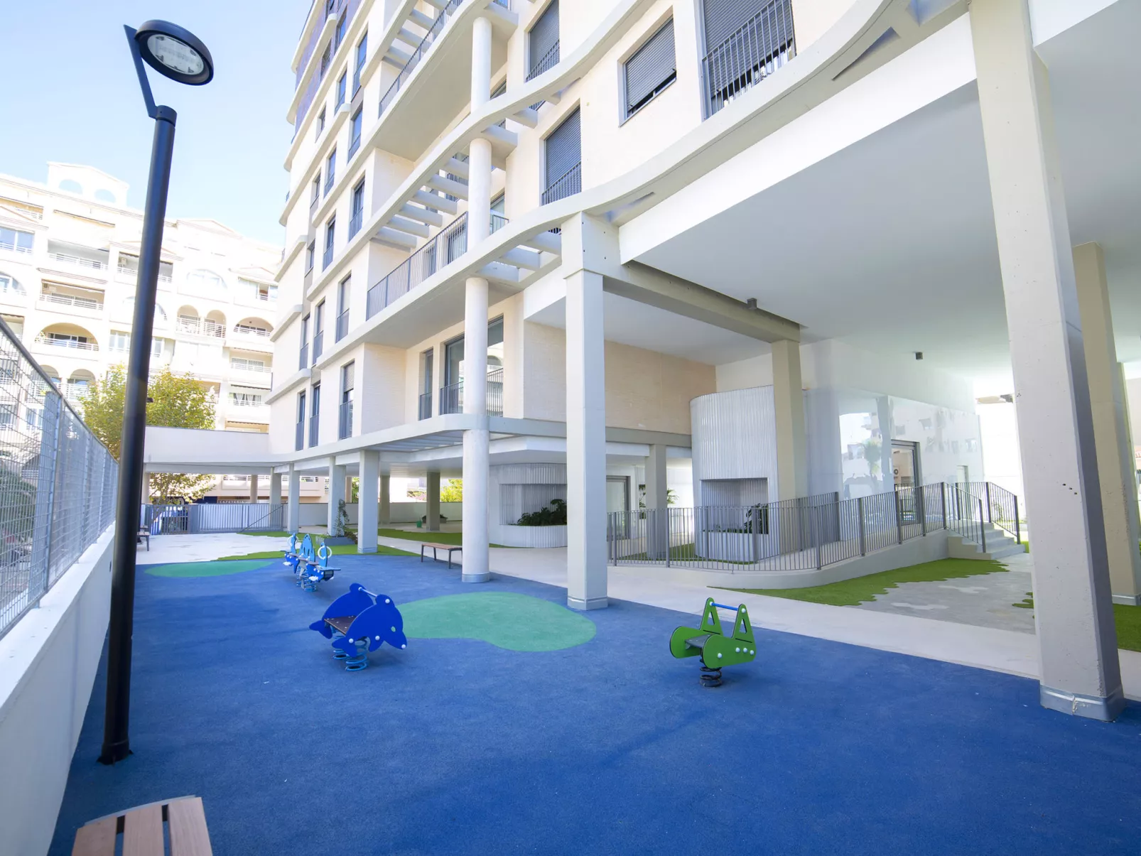 Isea Calpe 06-Inside