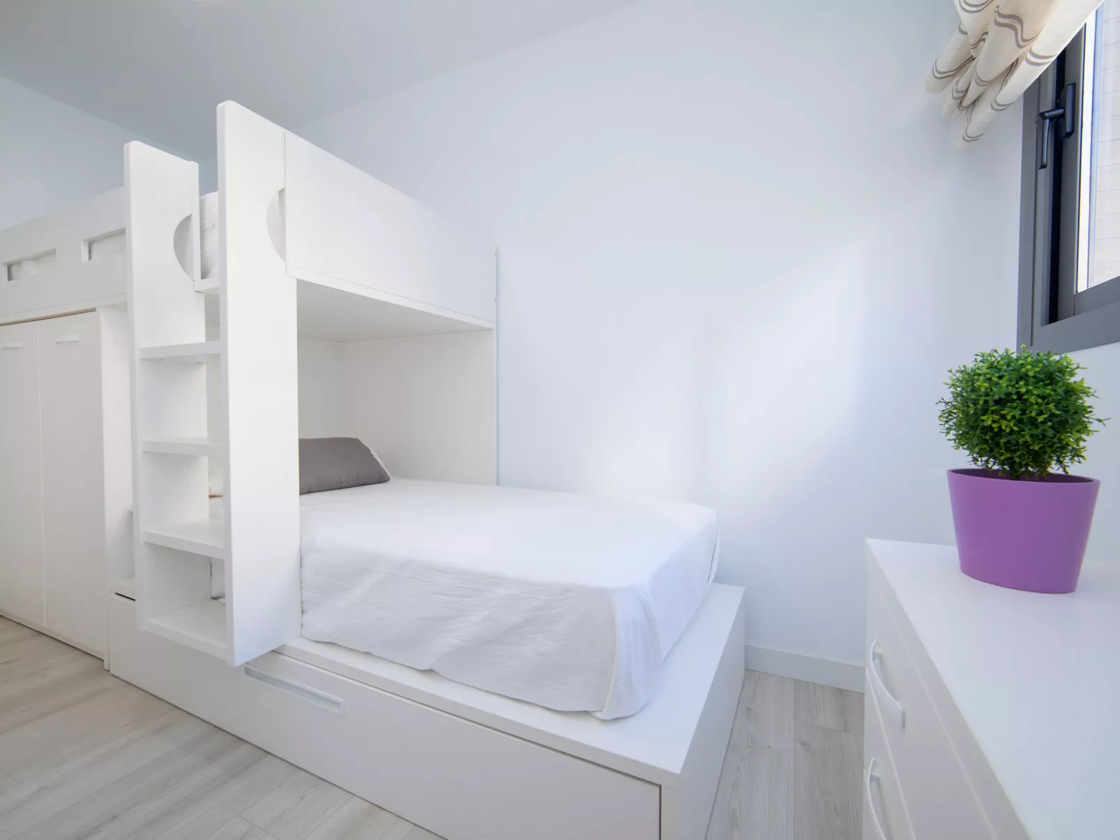 Isea Calpe 06-Inside