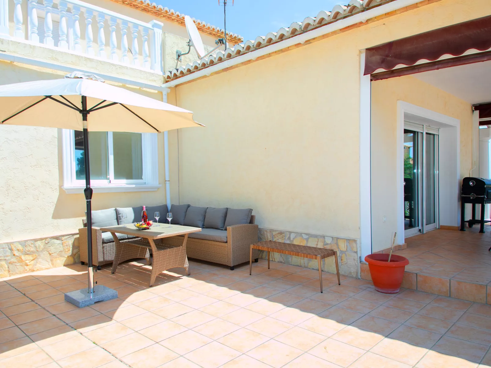 Mediterrane-Outside