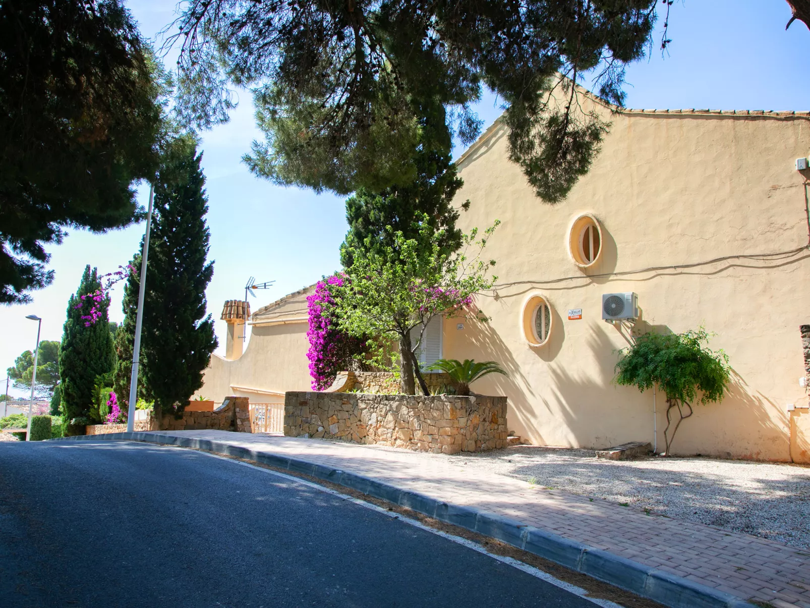 Castillos-Outside