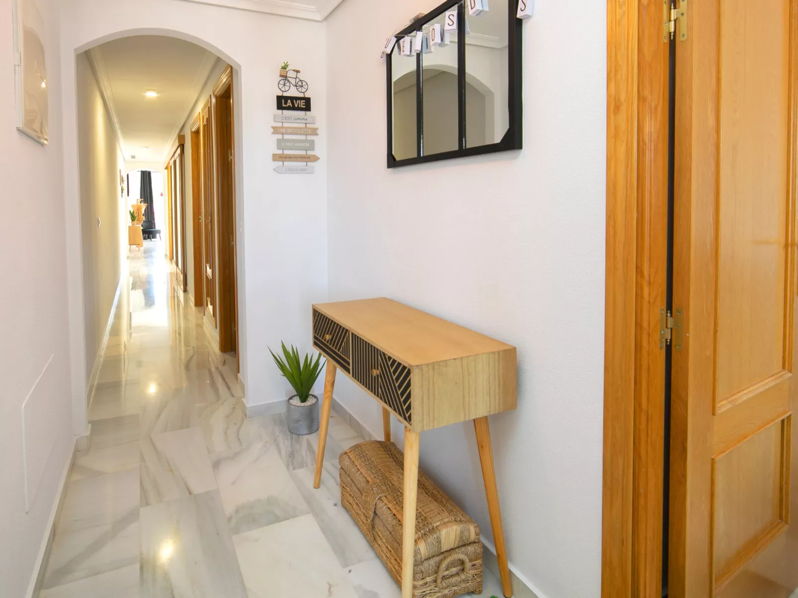Calpe Bay 3-Inside