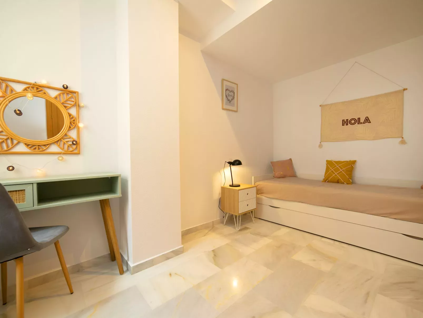 Calpe Bay 3-Inside