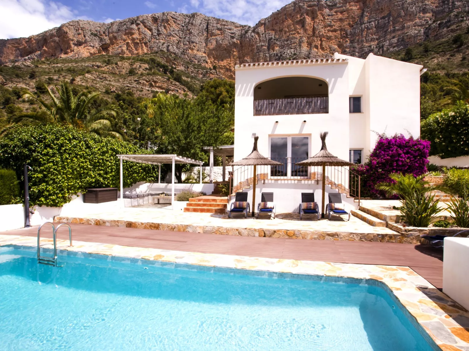 Villa El Camino-Outside