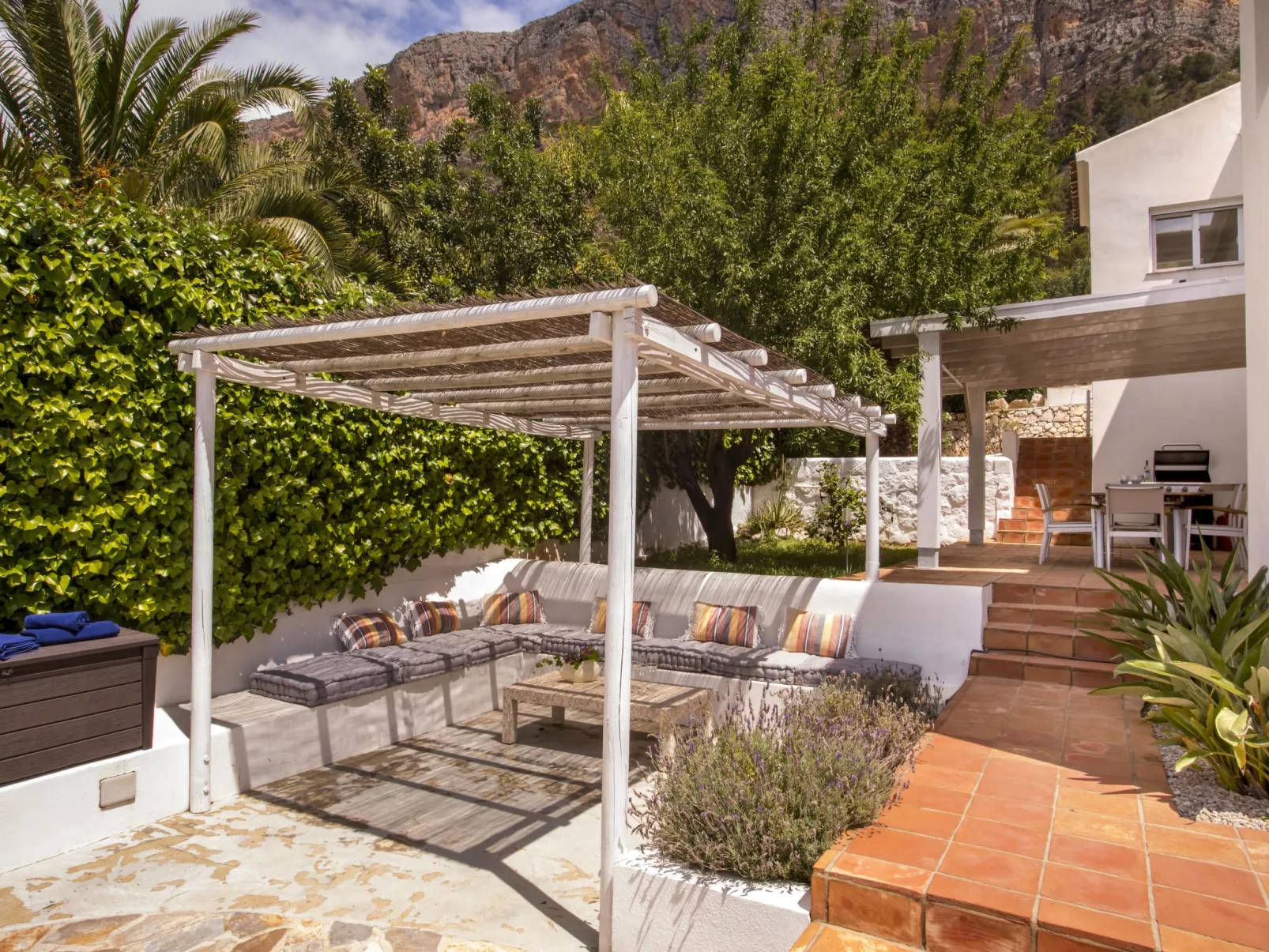 Villa El Camino-Outside