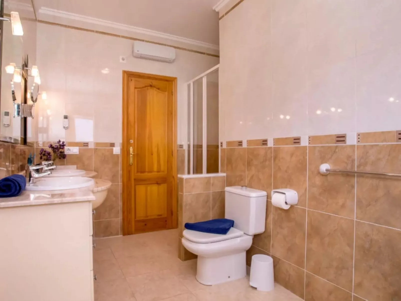 Villa Lantana-Inside