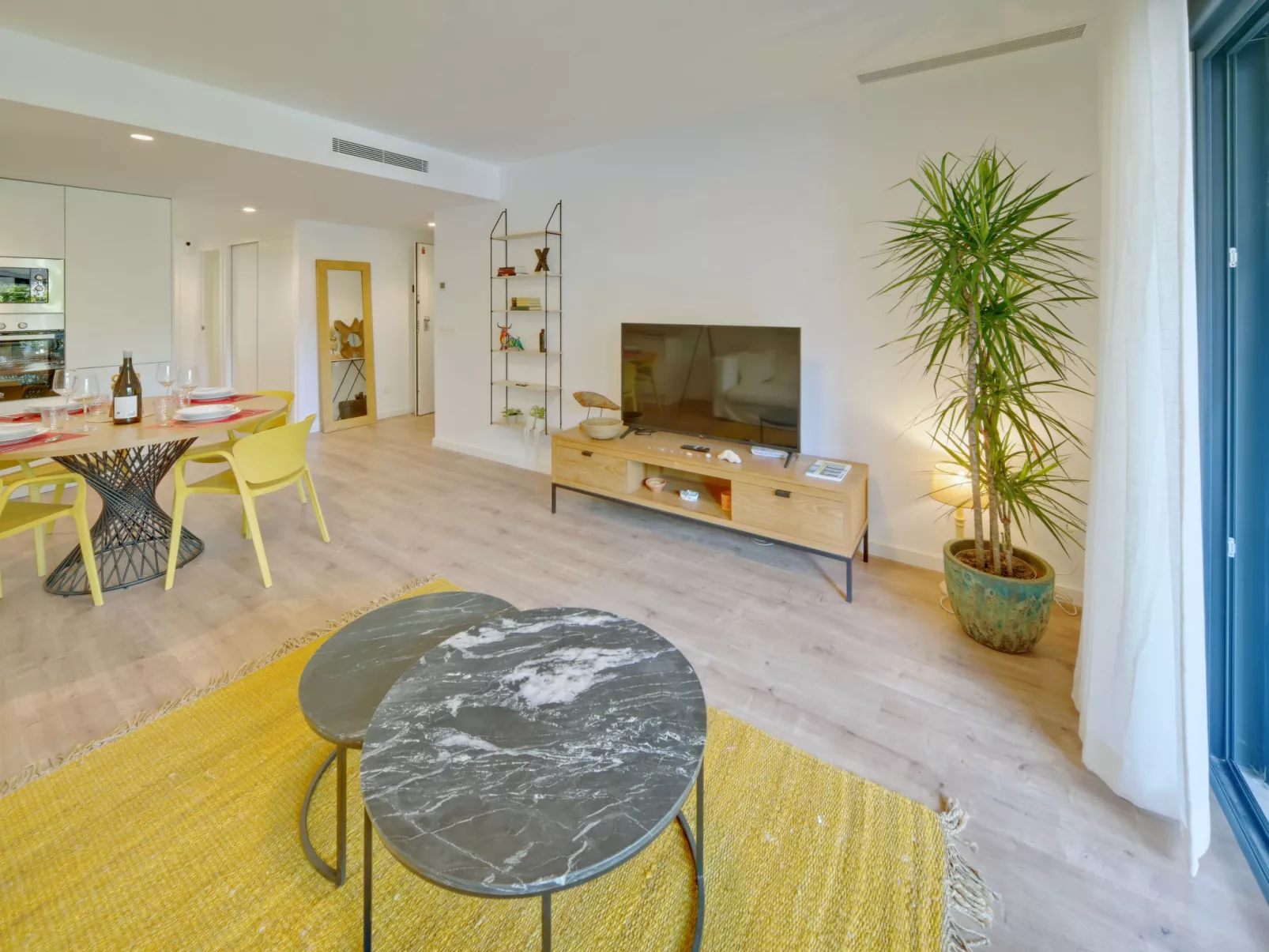 Essential Javea-Inside