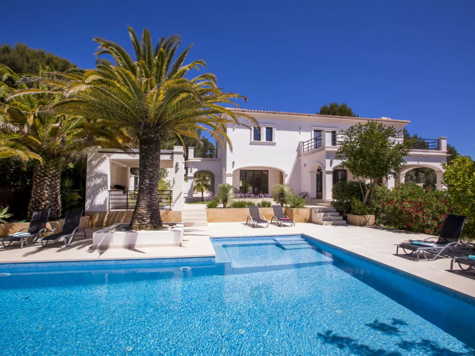 Villa Almandrina-Outside