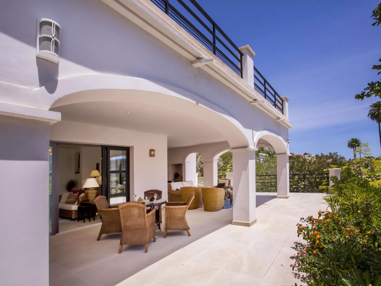 Villa Almandrina-Outside