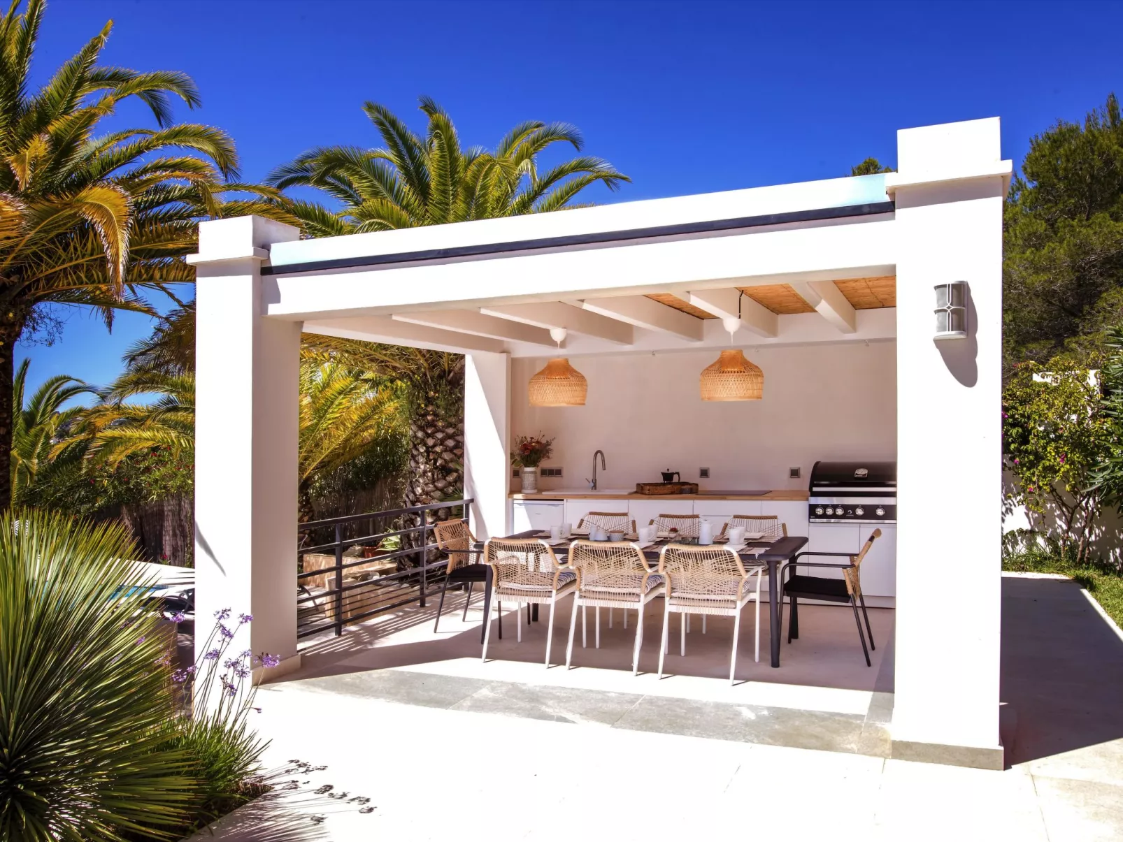 Villa Almandrina-Outside