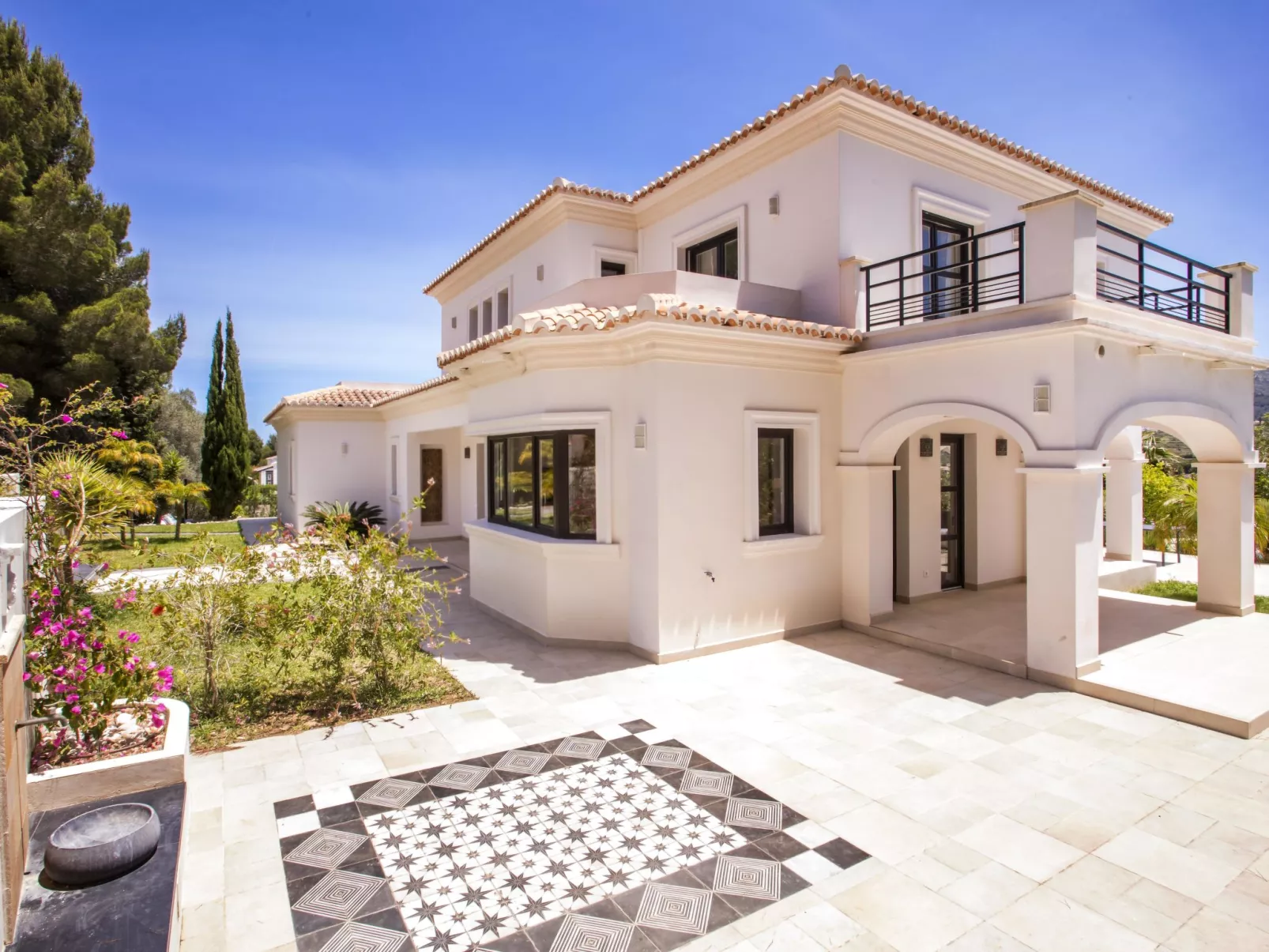 Villa Almandrina-Outside