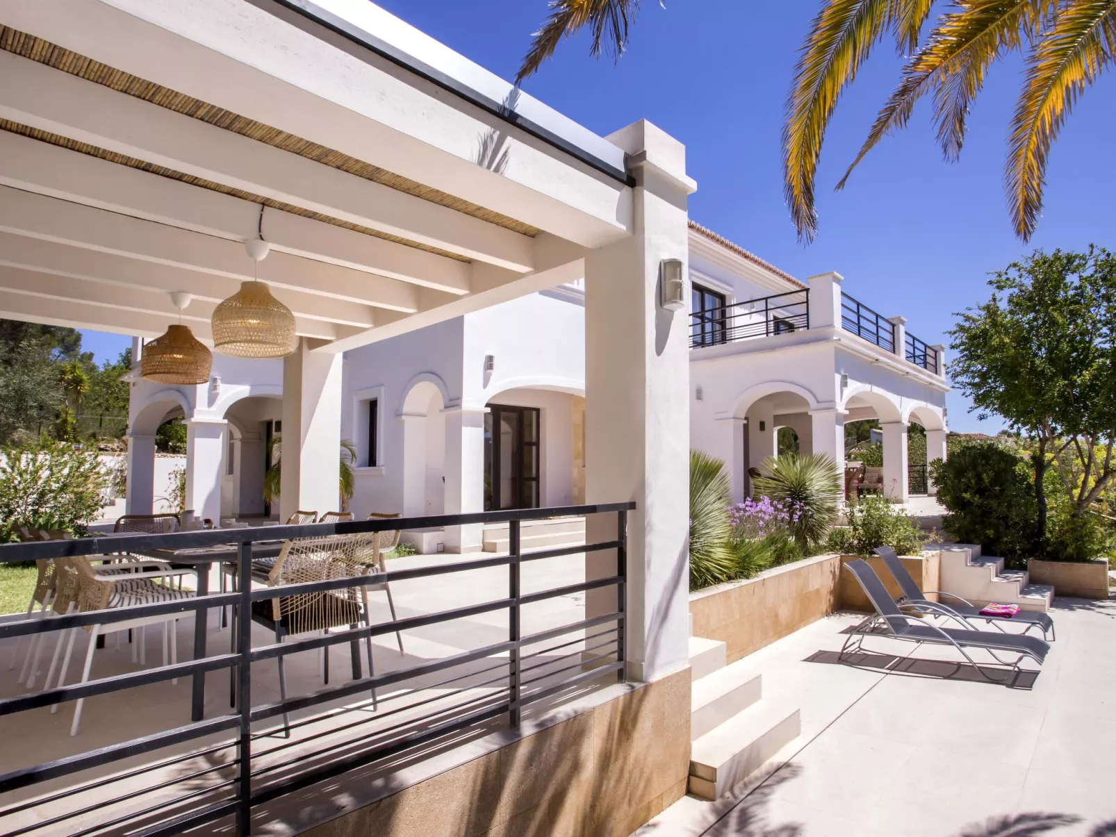 Villa Almandrina-Outside